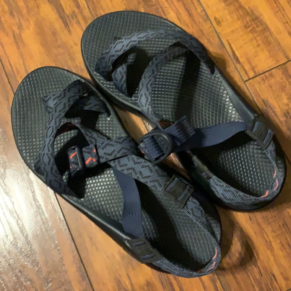 Size men’s 9 Chaco sandal